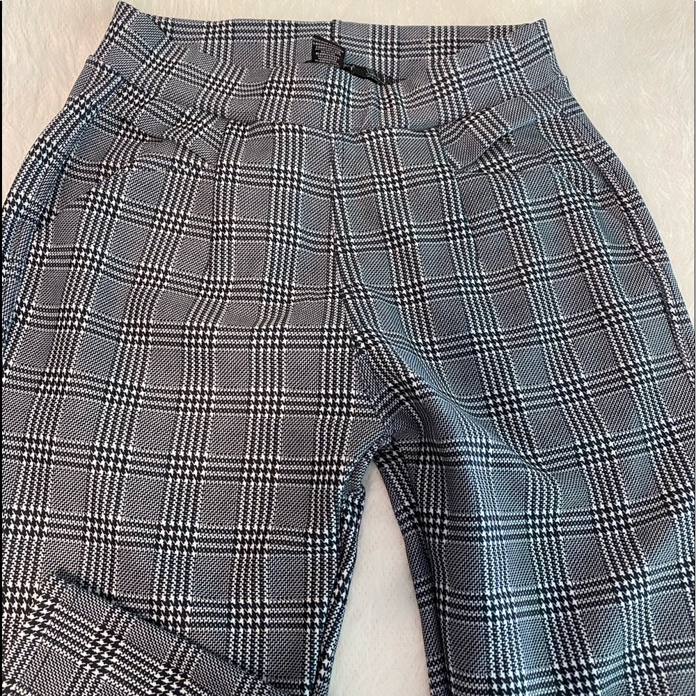 Brand new never worn skinny legged pants. Dress up or down. Stretchy, S/M
